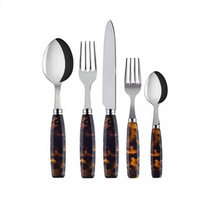 Ensemble de couverts classiques de qualité supérieure en acier inoxydable avec manches en résine, vendus en gros - Product Image 1