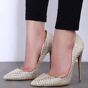 รองเท้าส้นสูงแบบสวม ไซส์ใหญ่ 44 ลายงู 3 มิติ ปลายแหลม  สำหรับผู้หญิง  เซ็กซี่ เหมาะสำหรับเดท  งานกลางคืน  ใส่ไปเที่ยวคลับ - Product Image 1