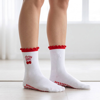 Chaussettes de Pilates personnalisées à volants, broderie cerise, cœur, grip en silicone, pour yoga, ballet, danse, fitness en intérieur pour femmes