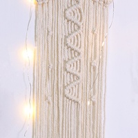 Attrape-rêves pour la décoration murale de la chambre à coucher suspendue avec des glands tissés Décoration intérieure Ornement Cadeau artisanal