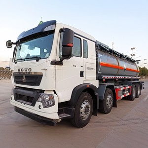 รถบรรทุกน้ำยาเคมี HOWO 8x4 ขนาดใหญ่พิเศษ ความจุ 20,000 ลิตร สำหรับขนส่งโซดาด่างและสินค้าอันตราย - Product Image 2