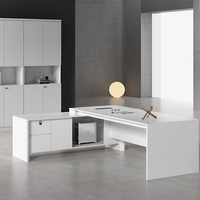 Scrivania Ergonomica in Legno per Configurazione Ufficio Moderno, Postazioni di Direzione