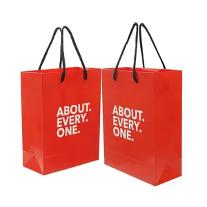 사용자 정의 빨간 수제 종이 쇼핑백 고급 선물 종이 가방 재활용 쇼핑 엠보싱 종이 가방 검은 밧줄 손잡이