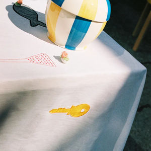 Recipiente de cerámica grande para almacenar dulces, nueces, galletas y condimentos de cocina, pintado a mano con rayas. - Product Image 3