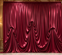Rideaux de fond en satin couleur bordeaux sur mesure pour la décoration de mariage