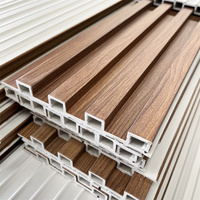 Décoration intérieure Grille en PVC Panneau mural Panneau cannelé en composite bois plastique WPC
