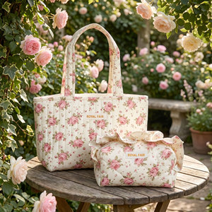 Conjunto de Bolsos Royal Fair Personalizados con Estampado de Rosas Rosadas Vintage, Bolso Tote de Algodón Acolchado, Bolso de Maquillaje con Volantes, Estilo Coquette para Mujer - Product Image 4