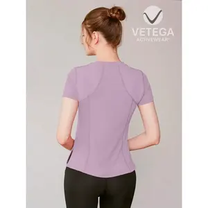 Camiseta Deportiva Corta de Manga Corta con Cuello Redondo, Ligera y Elástica para Mujer, de Secado Rápido y Transpirable, en Color Morado Lil - Product Image 3