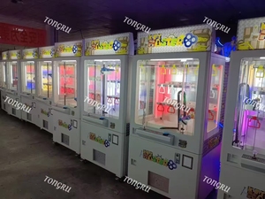 Nuovo Distributore Automatico di Sneaker KeyMaster Arcade con <span class=keywords><strong>15</strong></span> Fori, <span class=keywords><strong>Gioco</strong></span> a Gru con Monete Dorate - Product Image 5