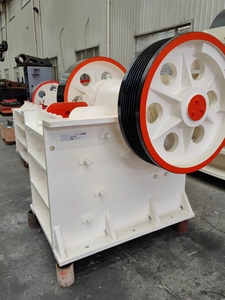 PLC ve şanzıman ile büyük otomatik endüstriyel kaya kırıcı makinesi yol yapımı için 250 t/h kapasitesi - Product Image 2