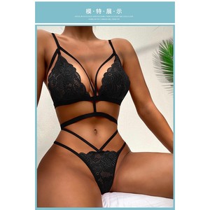 Conjunto de lencería sexy de encaje rojo semitransparente con aberturas, conjunto de sujetador y braga para mujer - Product Image 2