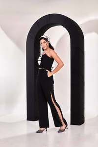Conjunto de Dos Piezas para Mujer, Top Negro con Pantalón Recto con Pedrería, Atuendo Elegante con Detalles Brillantes, Look Moderno - Product Image 4