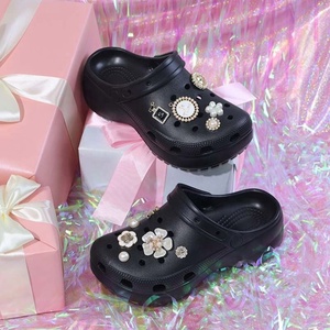 Sabots décorés de fleurs en perles blanches pour femmes, sandales d'été à enfiler avec semelle EVA rembourrée, semelle épaisse antidérapante, tendance - Product Image 2