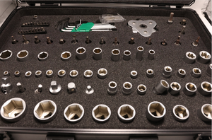 Conjunto de Ferramentas Profissionais de Chave de <span class=keywords><strong>Torque</strong></span> Elétrica Sem Fio LJJP 121PCS OEM em Aço Carbono de Alta Qualidade com Estojo Duro para Reparos Automotivos e Industriais - Product Image 2