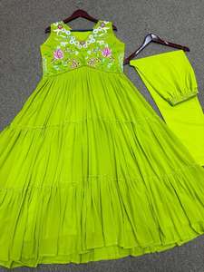 Robe de créateur tendance indienne et pakistanaise de qualité supérieure, en faux georgette lourd avec travail de sequins, entièrement cousue, avec bas et dupatta. - Product Image 5