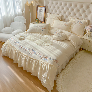 Juego de Ropa de Cama de Cuatro Piezas de Terciopelo de Leche de la Serie Rose Love - Product Image 2