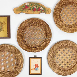 Rotin tissé à la main naturel de haute qualité de 22cm pour motif de plante de plaque de chargeur pour la décoration de mariage et les dîners de famille - Product Image 1