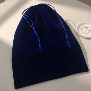 Sacs à cordon en velours bleu avec logo blanc personnalisé de luxe en gros pour boîte à bijoux - Product Image 6