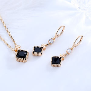 शीर्ष बेच 18k सोना मढ़वाया पीतल सुरुचिपूर्ण चमक वर्ग घन zirconia गहने सेट देवियों आभूषण महिलाओं के लिए सेट - Product Image 4