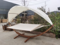 Lit de balançoire suspendu en bois pour jardin, design KD, avec auvent