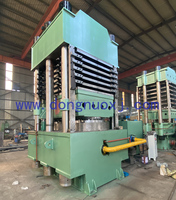 Presse industrielle de fabrication et de vulcanisation de pneus pleins pour pneus OTR, avec nouveau moteur à engrenages et roulement