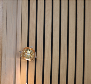 Panneaux en lattes de bois avec accents métalliques (or/laiton) - Product Image 4