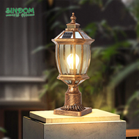 Lampe de clôture à énergie solaire télécommandée et étanche pour cour extérieure Lumière de pilier de colonne LED simple