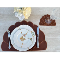 Set de table irrégulier YY en PU, style contemporain, 50*35cm, élégant, en cuir rose en forme de coquille
