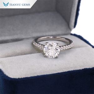 Tianyu Gems Design personnalisé en or blanc pur avec 2.5ct D Color Vvs Grade Moissanite Stone Bague de fiançailles - Product Image 3