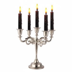 Candelabros de metal de hierro negro moderno para la configuración interior minimalista del hogar o la creación de un ambiente con velas de cena romántica - Product Image 1