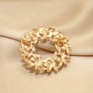 Broche d'hiver pour femme, petite broche exquise, épingle à vêtements, boucle anti-lumière, accessoires de col de costume, vente en gros - Product Image 5