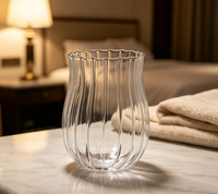 Verre de dégustation à nervures verticales de style tulipe ; Fabriqué en verre borosilicate résistant à la chaleur ; Design minimaliste adapté aux lattes