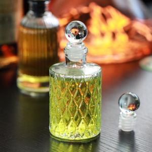 Botellas <span class=keywords><strong>de</strong></span> <span class=keywords><strong>vidrio</strong></span> <span class=keywords><strong>de</strong></span> perfume y aromaterapia <span class=keywords><strong>con</strong></span> forma <span class=keywords><strong>de</strong></span> diamante en relieve transparente <span class=keywords><strong>de</strong></span> 120ml y 150ml <span class=keywords><strong>con</strong></span> tapas cilíndricas <span class=keywords><strong>de</strong></span> esferas <span class=keywords><strong>de</strong></span> <span class=keywords><strong>vidrio</strong></span> - Product Image 6