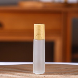 Bouteilles à bille haut <span class=keywords><strong>de</strong></span> gamme en verre dépoli transparent avec bouchon effet <span class=keywords><strong>bois</strong></span>, pour <span class=keywords><strong>parfum</strong></span> et huiles essentielles, 5ml, 10ml, 15ml, vente en gros - Product Image 2