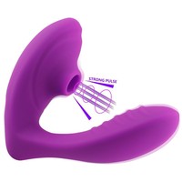 Mary trägt einen Saugvibrator, Frau trägt ein Sauggerät zur G-Punkt- und Klitorisstimulation, massiert mit dem Masturbator, Vibrator.
