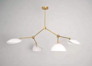 Lustre Sputnik moderne en laiton fait main avec 4 abat-jour LED blancs réglables, luminaire suspendu pour la maison ou le bureau, style MCM - Product Image 2