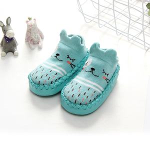 Vente en gros de chaussures en forme de <span class=keywords><strong>renard</strong></span> 3D, chaussettes antidérapantes pour bébé et enfant en bas âge, chaussettes confortables - Product Image 2