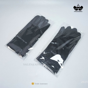 Guantes Negros de Microfibra Personalizados con Logotipo Blanco para Vendedoras de Joyería - Product Image 5