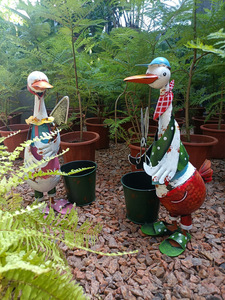 Vente directe d'usine <span class=keywords><strong>de</strong></span> produits artisanaux en métal, seaux à fleurs en fer forgé en forme <span class=keywords><strong>de</strong></span> canard mignon, décorations <span class=keywords><strong>de</strong></span> jardin, <span class=keywords><strong>de</strong></span> <span class=keywords><strong>maternelle</strong></span> et <span class=keywords><strong>de</strong></span> pelouse - Product Image 1