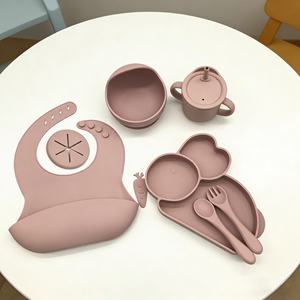 Babero de Silicona Suave de Grado Alimenticio, Lavable y de Alta Calidad, con Diseño de Dibujos Animados Personalizado, Ecológico para Niños - Product Image 4