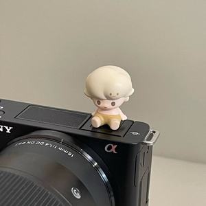 Mini-poupées officielles MengLi de la série « Assises en rangée » - Décoration cadeau et pour voiture - Product Image 2