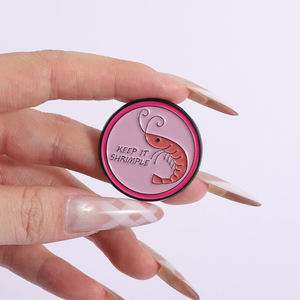 Frase di gioco di parole di gamberetti di cartone animato spille in smalto tenerlo gamberetto Clown spille stupide spille distintivo spille in metallo spille all'ingrosso - Product Image 4