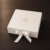 Boîte magnétique rigide de luxe personnalisée rose, ruban en soie, pliable, matériau recyclable pour l'emballage de vêtements, de cadeaux et de parfums