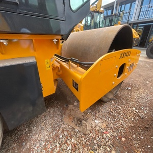 Rouleau vibratoire à tambour unique XS143J, moteur diesel avec moteur et pompe pour la construction routière - Product Image 2
