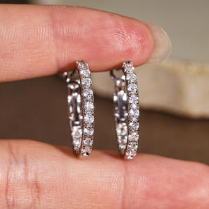 Orecchini a Cerchio Mina Diamante in Oro Bianco con Diamanti Naturali Taglio Brillante Rotondo Colore G Stile Classico per Uso Quotidiano Femminile - Product Image 4