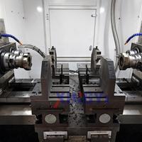 Máquina CNC XY820 para Fresado de Extremos de Ejes y Perforación Central con Tornillo de Banco Hidráulico Autocentrante - Sistema de Bloqueo Automático