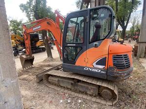 Excavatrice sur chenilles Doosan DH60 d'occasion, faible nombre d'heures de travail, bon état, en vente. - Product Image 3
