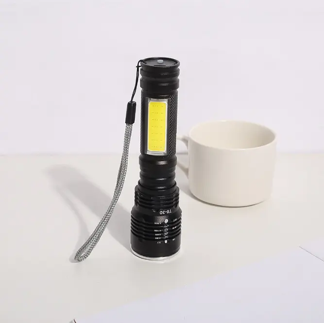 Helius P50 Lampe de poche LED étanche Lumière forte USB Rechargeable avec mise au point multifonction COB Utilisation de jardin extérieur