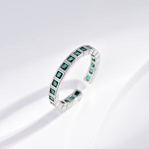 แหวนเงินแท้ 925 รูปทรงสี่เหลี่ยมผืนผ้า ประดับมรกตและเพทายสีเขียว ดีไซน์หรูหราสไตล์วินเทจ ปรับขนาดได้ ราคาโรงงาน - Product Image 2