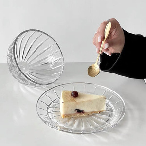 Ins alta calidad grabado transparente pastel postre fruta fiesta plato <span class=keywords><strong>para</strong></span> servir plato <span class=keywords><strong>de</strong></span> vidrio <span class=keywords><strong>para</strong></span> servir plato <span class=keywords><strong>de</strong></span> pastel <span class=keywords><strong>de</strong></span> vidrio con cubierta <span class=keywords><strong>de</strong></span> vidrio - Product Image 4